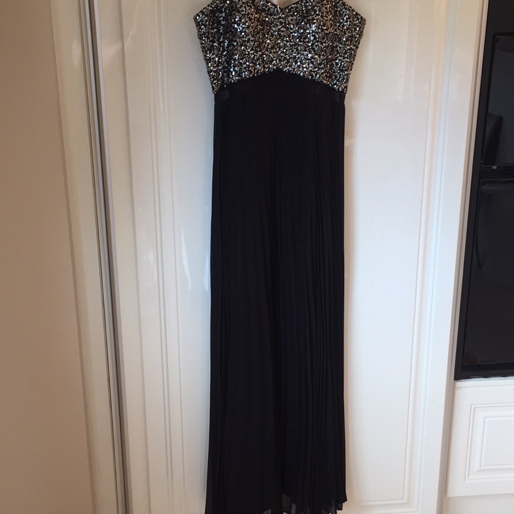 Aquabrand sequence / black gown